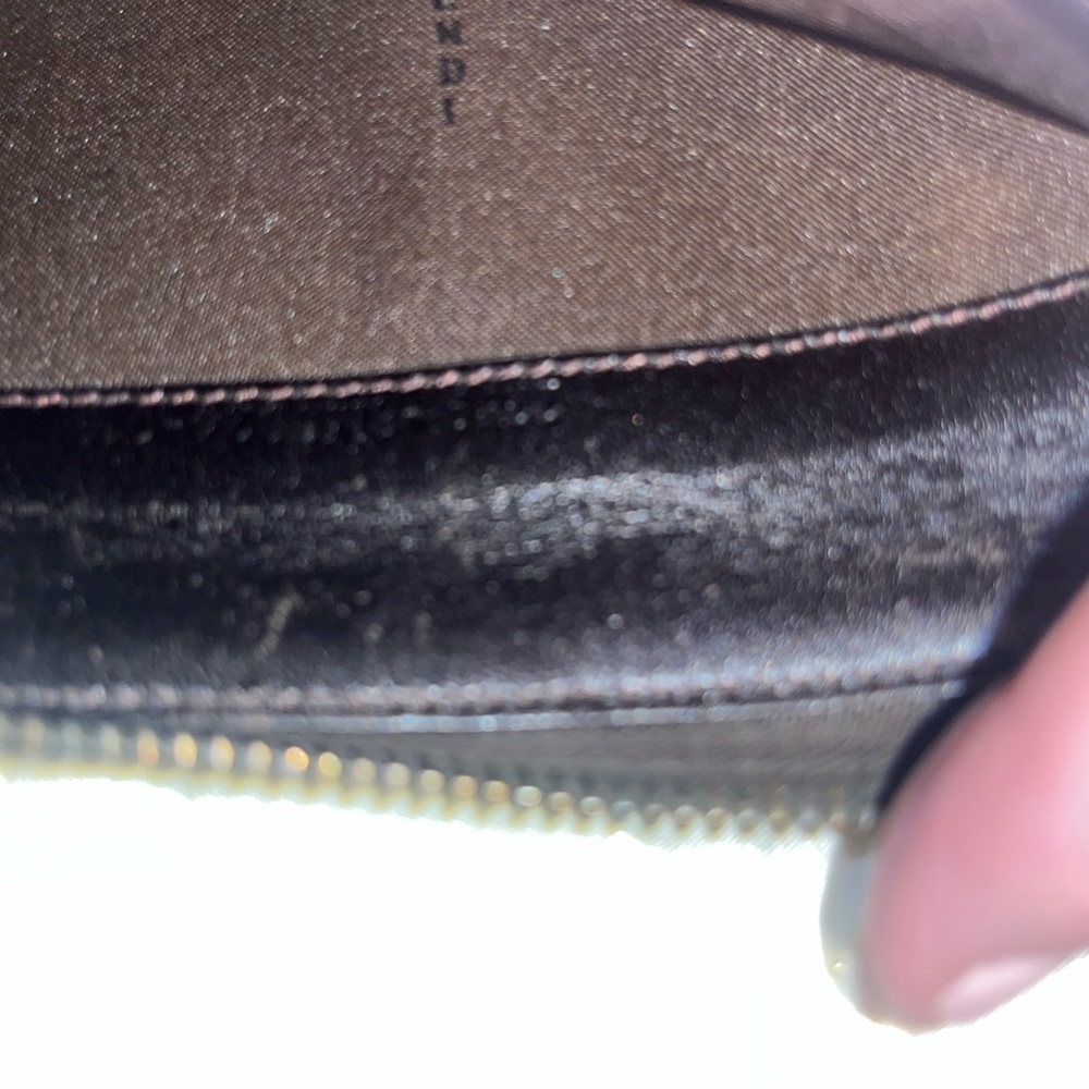 Fendi zip around wallet authentic - Picture 9 of 11